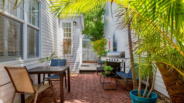 212 Fleming Street, Key West, FL 33040