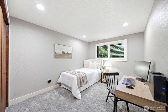 1526 S Lake Stickney Drive, Lynnwood, WA 98087