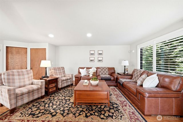 1526 S Lake Stickney Drive, Lynnwood, WA 98087
