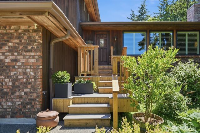 1526 S Lake Stickney Drive, Lynnwood, WA 98087