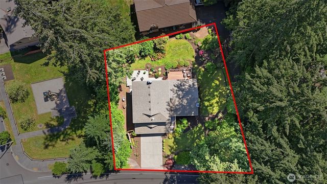 1526 S Lake Stickney Drive, Lynnwood, WA 98087