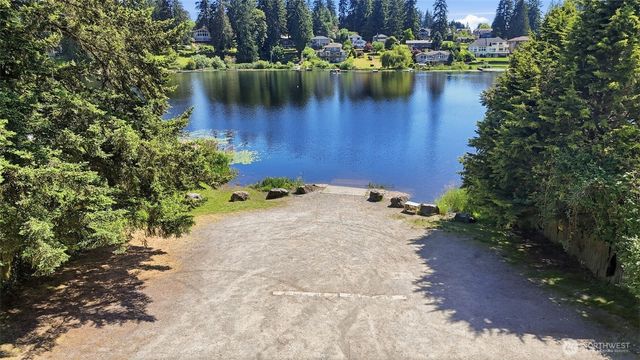1526 S Lake Stickney Drive, Lynnwood, WA 98087