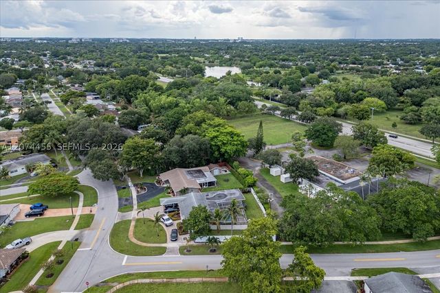 5561 SW 13th St, Plantation, FL 33317