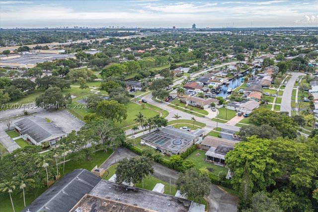 5561 SW 13th St, Plantation, FL 33317