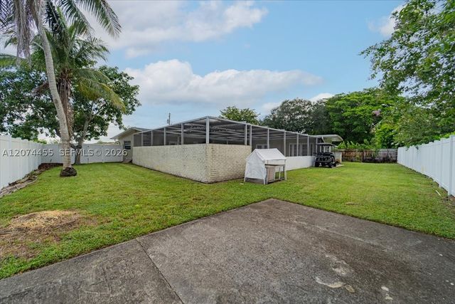 5561 SW 13th St, Plantation, FL 33317