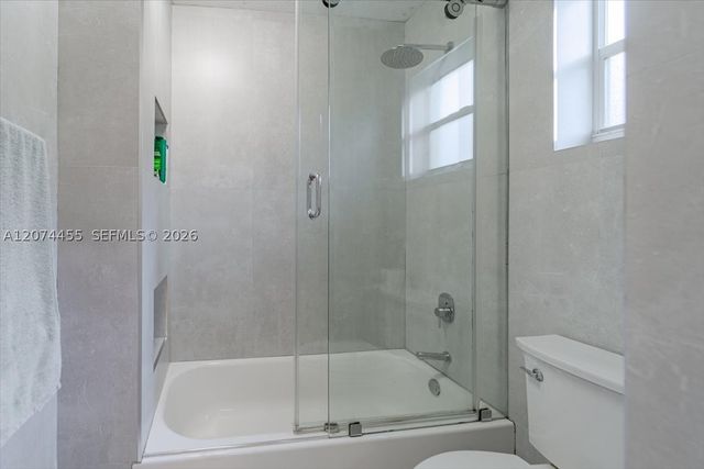 5561 SW 13th St, Plantation, FL 33317