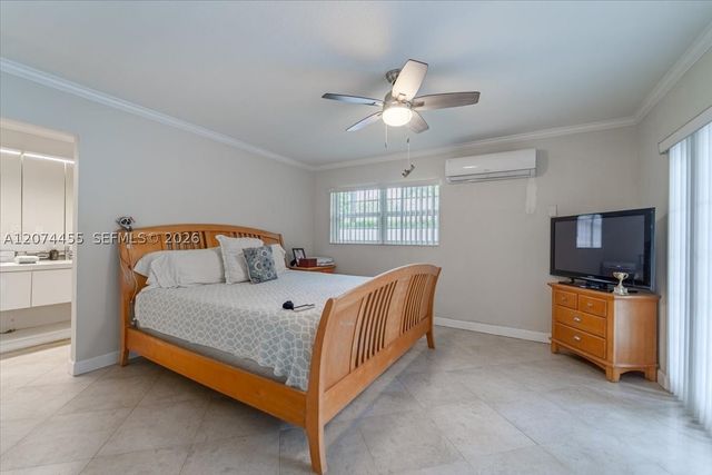 5561 SW 13th St, Plantation, FL 33317