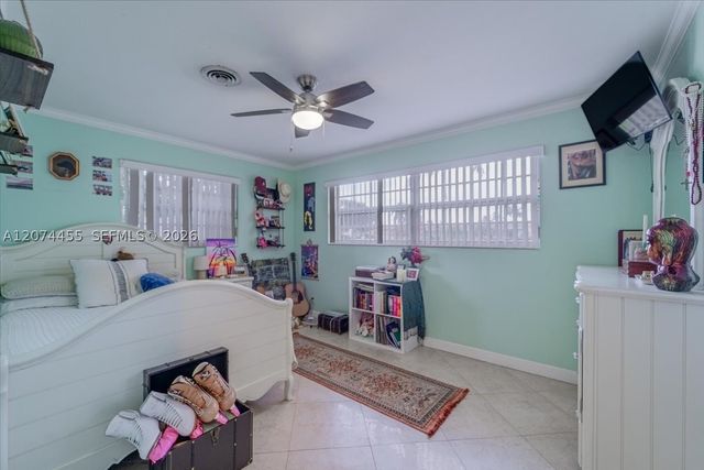5561 SW 13th St, Plantation, FL 33317