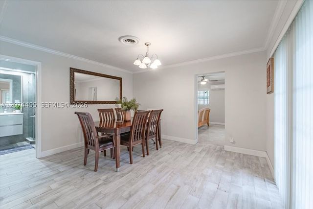 5561 SW 13th St, Plantation, FL 33317