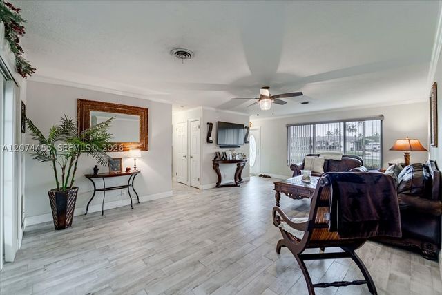 5561 SW 13th St, Plantation, FL 33317