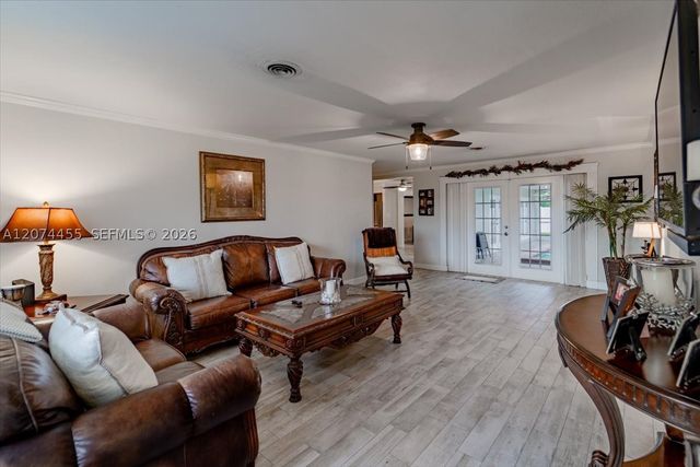 5561 SW 13th St, Plantation, FL 33317