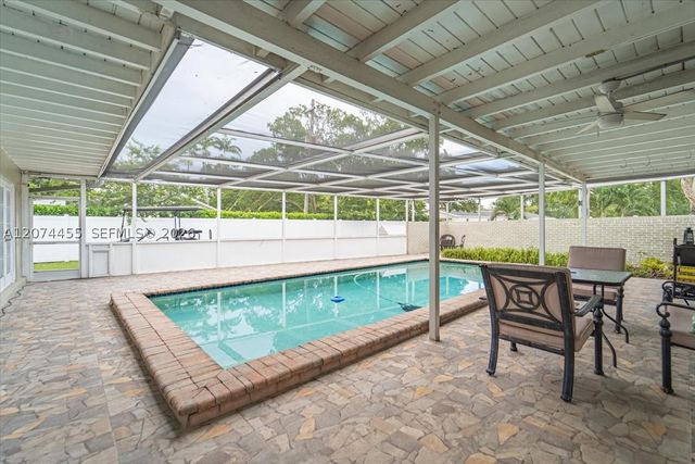 5561 SW 13th St, Plantation, FL 33317
