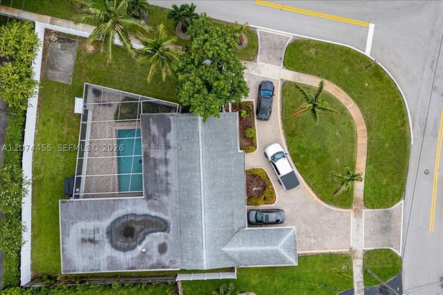 5561 SW 13th St, Plantation, FL 33317