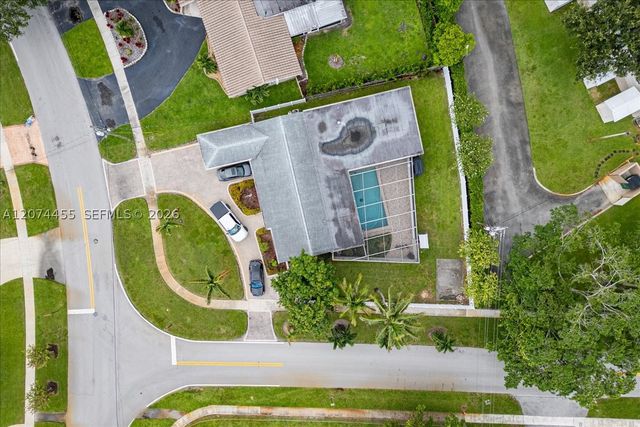 5561 SW 13th St, Plantation, FL 33317