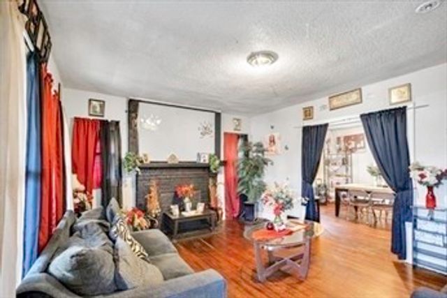 124-126 Westford Cir, Springfield, MA 01109