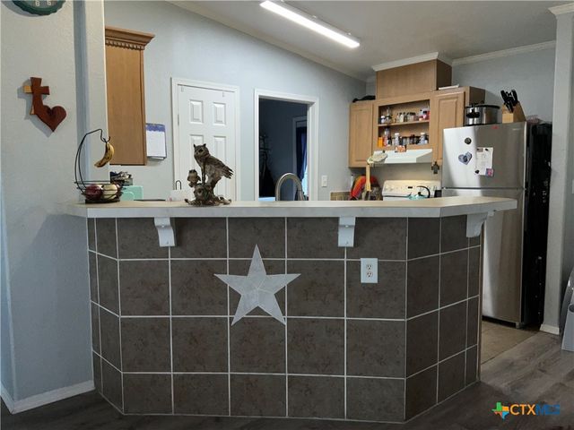 100 El Paso Street, Holland, TX 76534