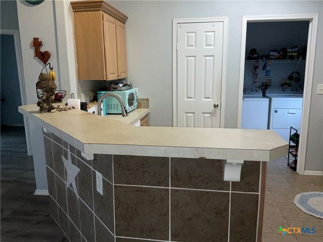 100 El Paso Street, Holland, TX 76534