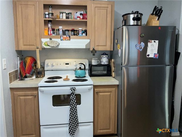 100 El Paso Street, Holland, TX 76534