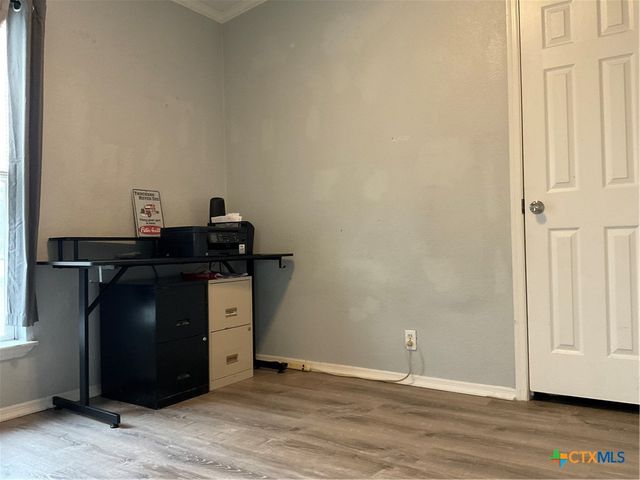 100 El Paso Street, Holland, TX 76534