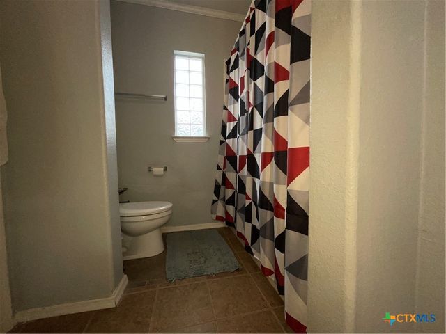 100 El Paso Street, Holland, TX 76534