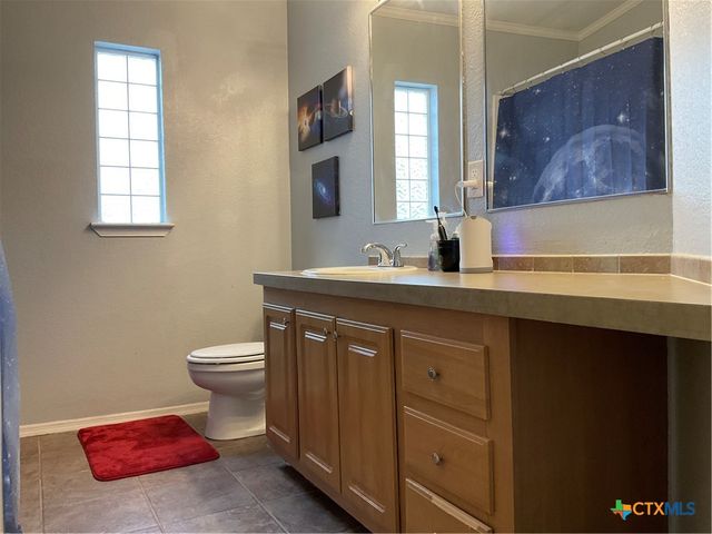 100 El Paso Street, Holland, TX 76534