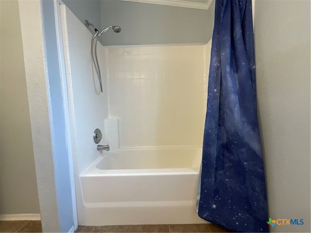 100 El Paso Street, Holland, TX 76534