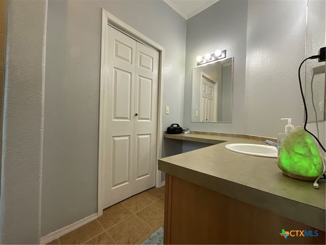 100 El Paso Street, Holland, TX 76534