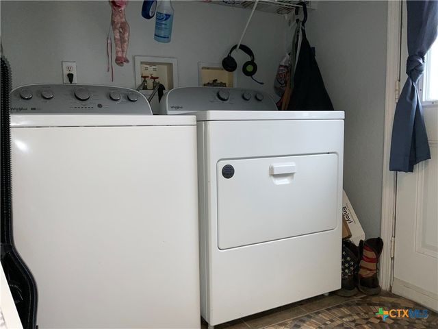 100 El Paso Street, Holland, TX 76534