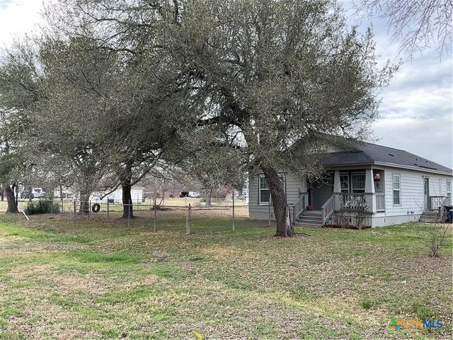 100 El Paso Street, Holland, TX 76534