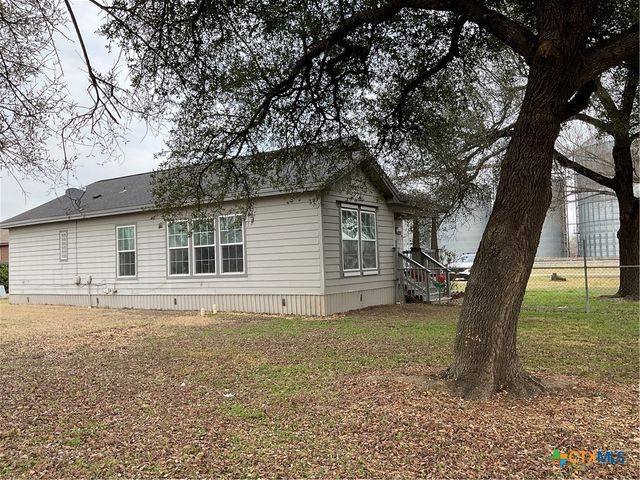 100 El Paso Street, Holland, TX 76534