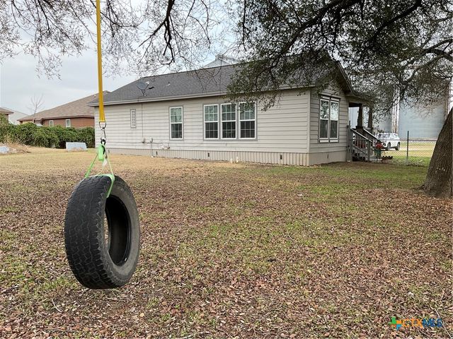 100 El Paso Street, Holland, TX 76534