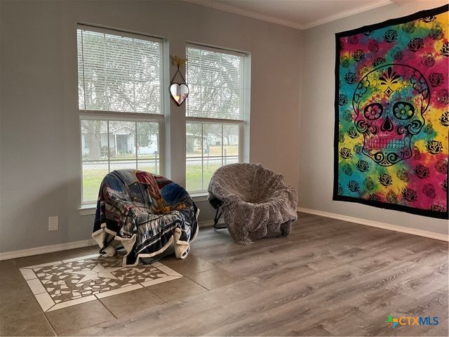 100 El Paso Street, Holland, TX 76534