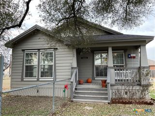 100 El Paso Street, Holland, TX 76534
