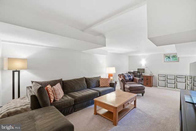 7914 BAINBRIDGE RD, Alexandria, VA 22308