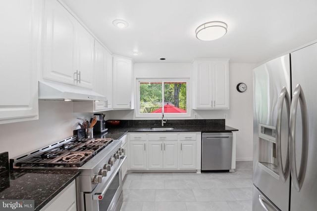 7914 BAINBRIDGE RD, Alexandria, VA 22308