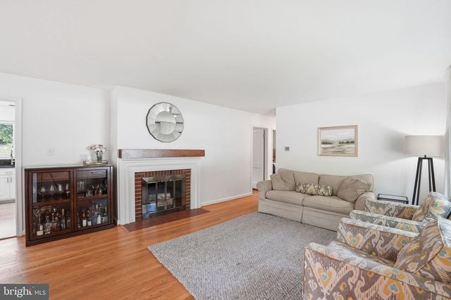 7914 BAINBRIDGE RD, Alexandria, VA 22308