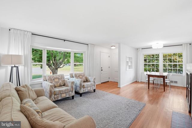 7914 BAINBRIDGE RD, Alexandria, VA 22308
