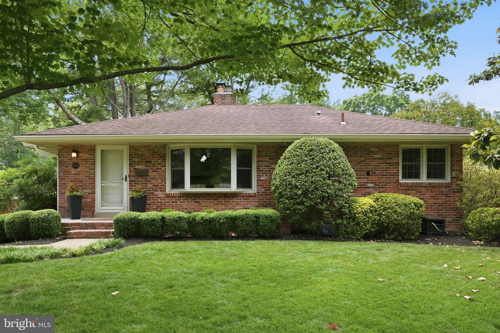 7914 BAINBRIDGE RD, Alexandria, VA 22308