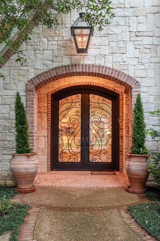 6914 Oak Manor Drive, Dallas, TX 75230