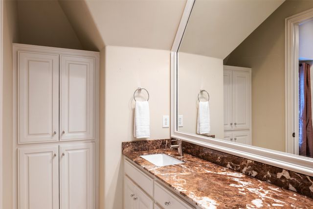 6914 Oak Manor Drive, Dallas, TX 75230