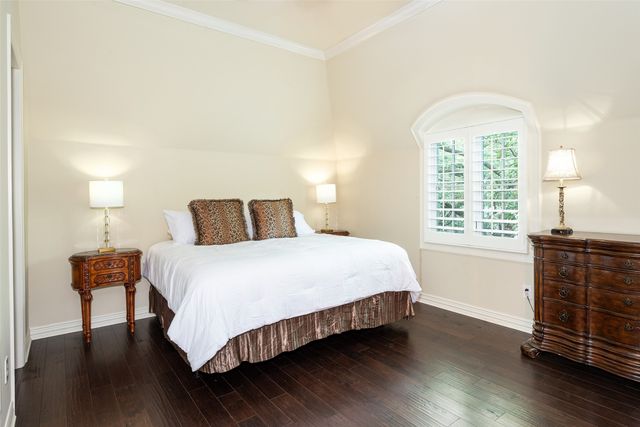 6914 Oak Manor Drive, Dallas, TX 75230