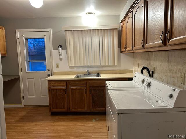 4471 Croissant Street, Dearborn Heights, MI 48125