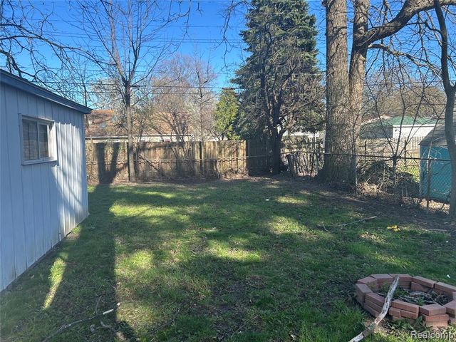 4471 Croissant Street, Dearborn Heights, MI 48125