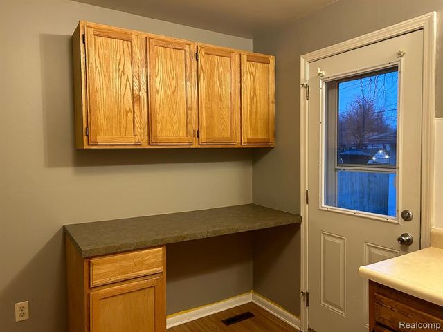 4471 Croissant Street, Dearborn Heights, MI 48125