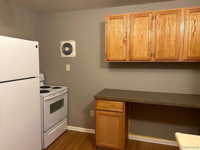 4471 Croissant Street, Dearborn Heights, MI 48125