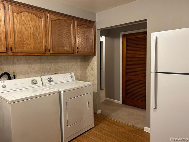 4471 Croissant Street, Dearborn Heights, MI 48125