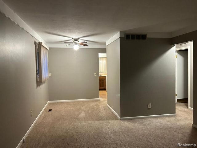 4471 Croissant Street, Dearborn Heights, MI 48125