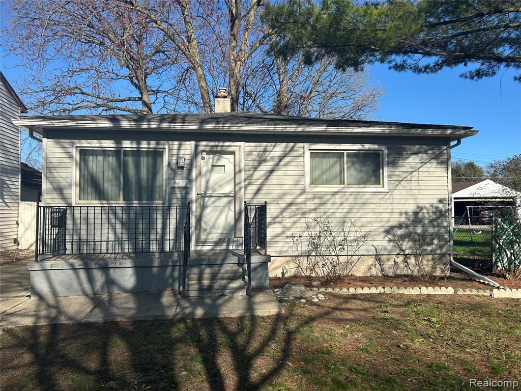 4471 Croissant Street, Dearborn Heights, MI 48125