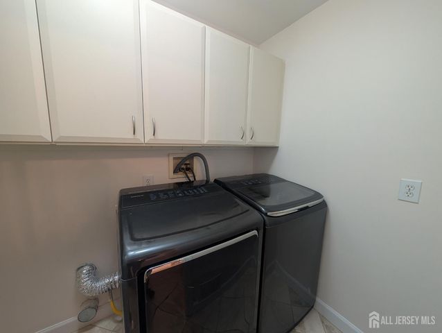 3038 King Court, Green Brook, NJ 08812