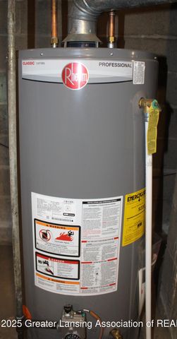 809 Warren Avenue, Charlotte, MI 48813